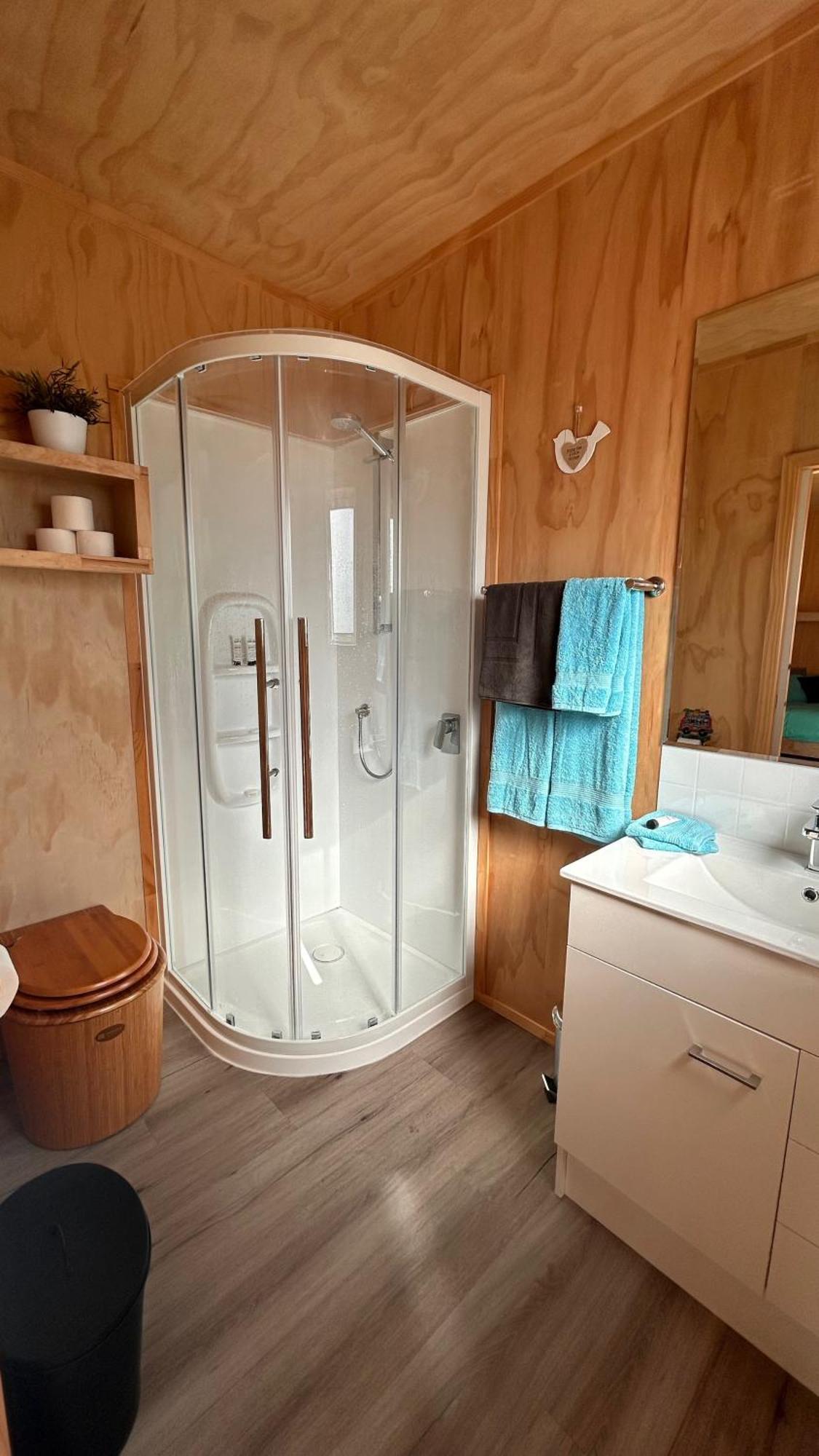 Cosy Tiny Container Cabin Carterton Eksteriør bilde