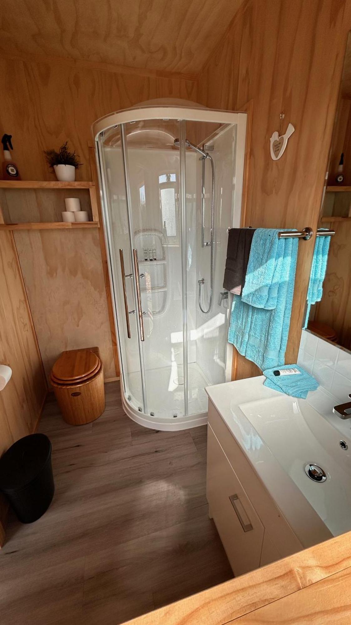 Cosy Tiny Container Cabin Carterton Eksteriør bilde